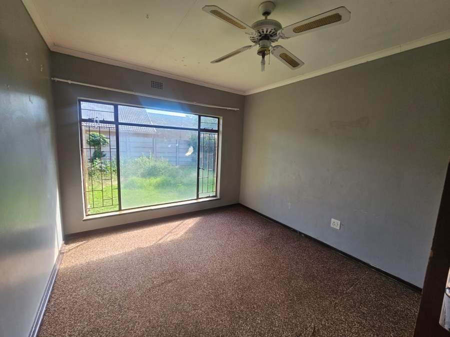 To Let 5 Bedroom Property for Rent in Vaalpark Free State